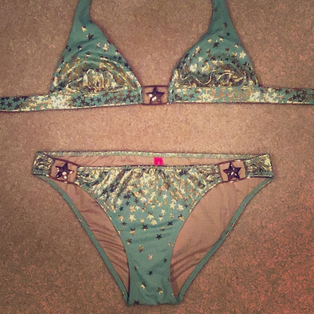 Victoria’s Secret bikini